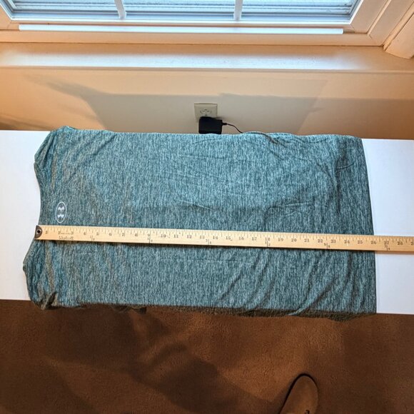 Under Armour Loose Heatgear short sleeve V-neck tee, size Large, dark green - Picture 7 of 8